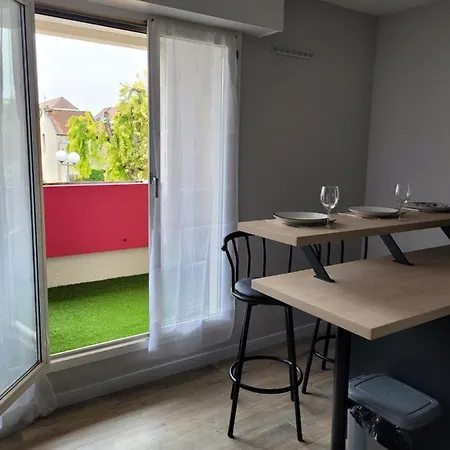 Quartier Republique Avec Terrasse