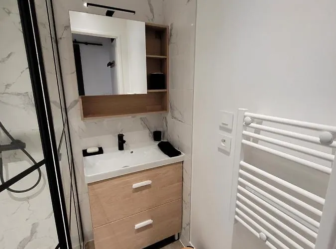 Quartier Republique Avec Terrasse *