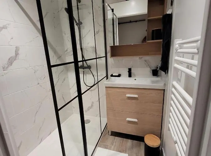 Appartement Rénové Près République *