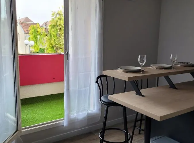 Quartier Republique Avec Terrasse